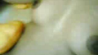 ಕೊಳಕು ರಷ್ಯಾದ ಕೊಳಕು ಆರಾಲಿನ್ ಬಾರ್ರಾ ತನ್ನ ಕೂಚ್‌ನೊಂದಿಗೆ ಕೆಂಪು ಡಿಲ್ಡೊವನ್ನು ಬಳಸುತ್ತಾಳೆ